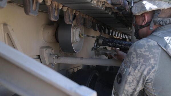 Америкалык танк M1A1 Abrams техникалык тейлөө. Архив - Sputnik Кыргызстан