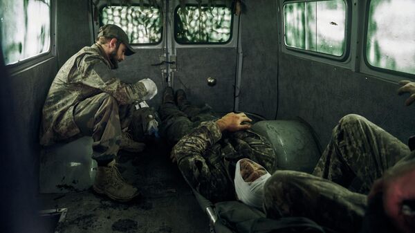 Раненые украинские солдаты внутри автомобиля на территории Харьковской области. Архивное фото - Sputnik Кыргызстан