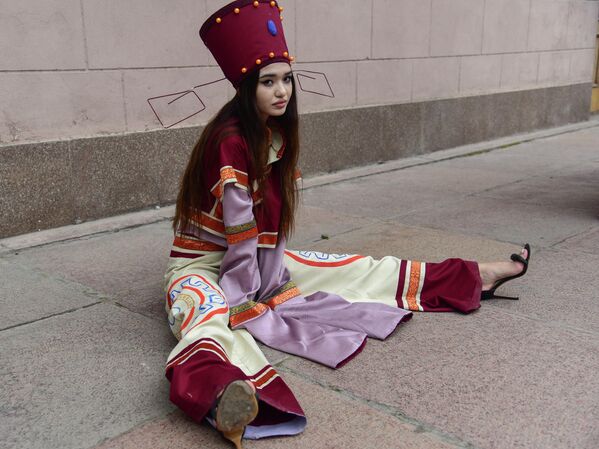 &quot;Көчмөндөр модасы&quot; фестивалындагы модель - Sputnik Кыргызстан
