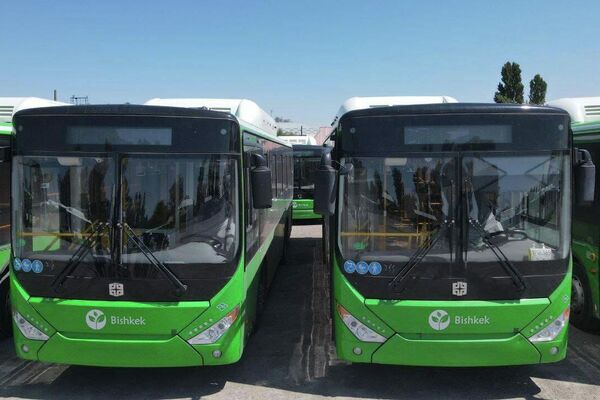В Бишкек прибыли 25 новых автобусов китайского производства - Sputnik Кыргызстан