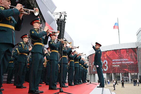 Военный оркестр на международном военно-техническом форуме &quot;Армия-2023&quot;  - Sputnik Кыргызстан