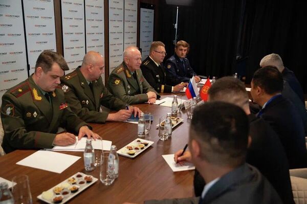 Его пригласил на эти мероприятия министр обороны России Сергей Шойгу. - Sputnik Кыргызстан