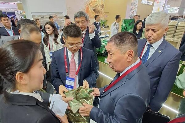 Кыргызская делегация ознакомилась с новыми разработками военно-промышленного комплекса России и ряда других стран. - Sputnik Кыргызстан