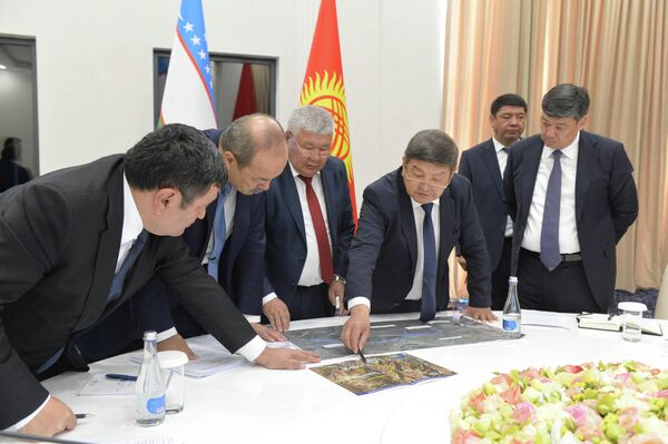 В ходе заседания обсуждались вопросы сотрудничества в торгово-экономической, научно-технической и гуманитарной сферах. - Sputnik Кыргызстан