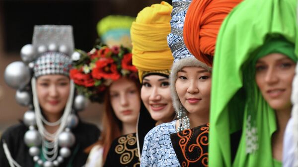 Мода көргөзмөсүнүн катышуучулары. Архивдик сүрөт - Sputnik Кыргызстан