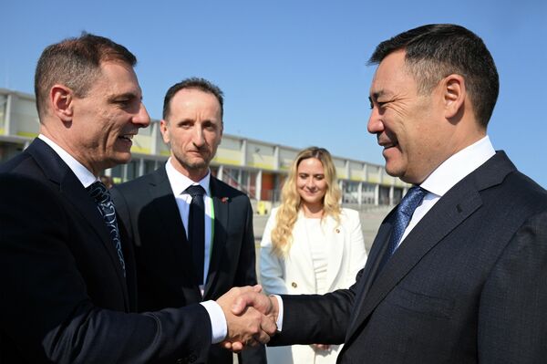 Президент Садыр Жапаров прилетел в Венгрию - Sputnik Кыргызстан