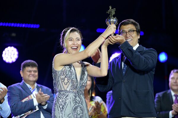 Казахстанская исполнительница Айна Калмаганбетова завоевала Гран-при международного фестиваля &quot;Мейкин Азия&quot; - Sputnik Кыргызстан