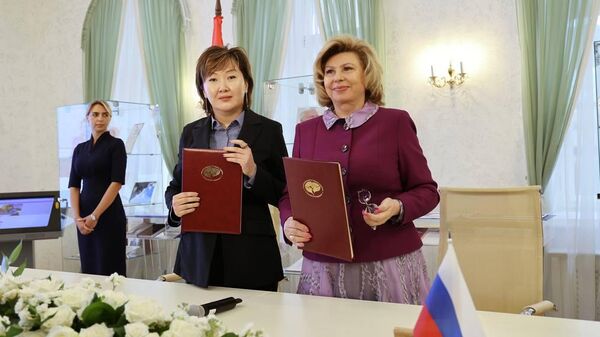 Омбудсмены КР и РФ подписали протокол о сотрудничестве - Sputnik Кыргызстан