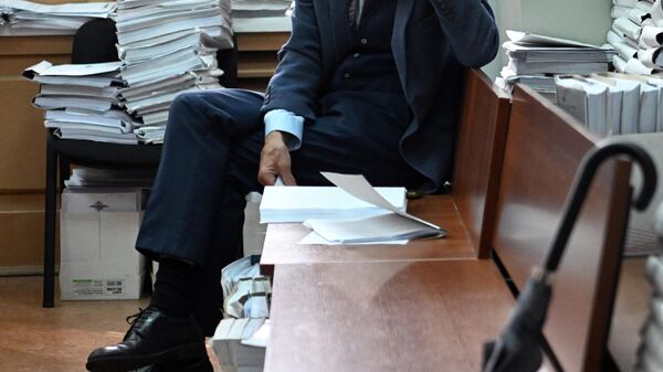 Адвокат во время изучения дела. Архивное фото  - Sputnik Кыргызстан