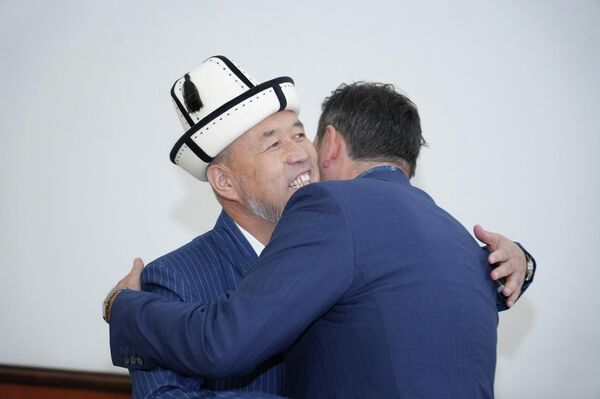 Кыргызстанга Россиянын муфтийлер кеңешинин төрагасынын биринчи орун басары Дамир Мухетдинов келди - Sputnik Кыргызстан