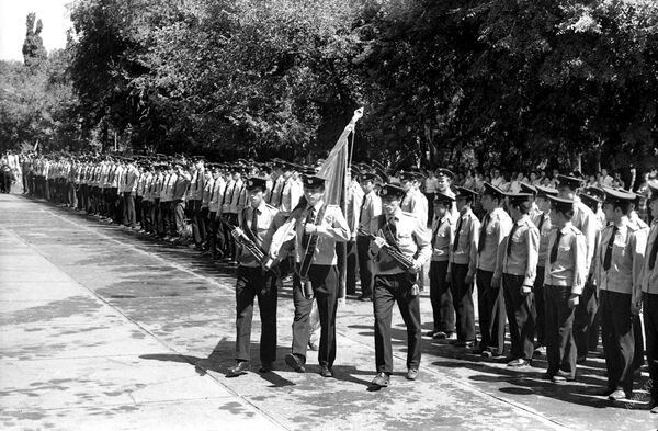 Ант берүүгө даярданган курсанттар. Фрунзе шаары, 1979-жыл - Sputnik Кыргызстан