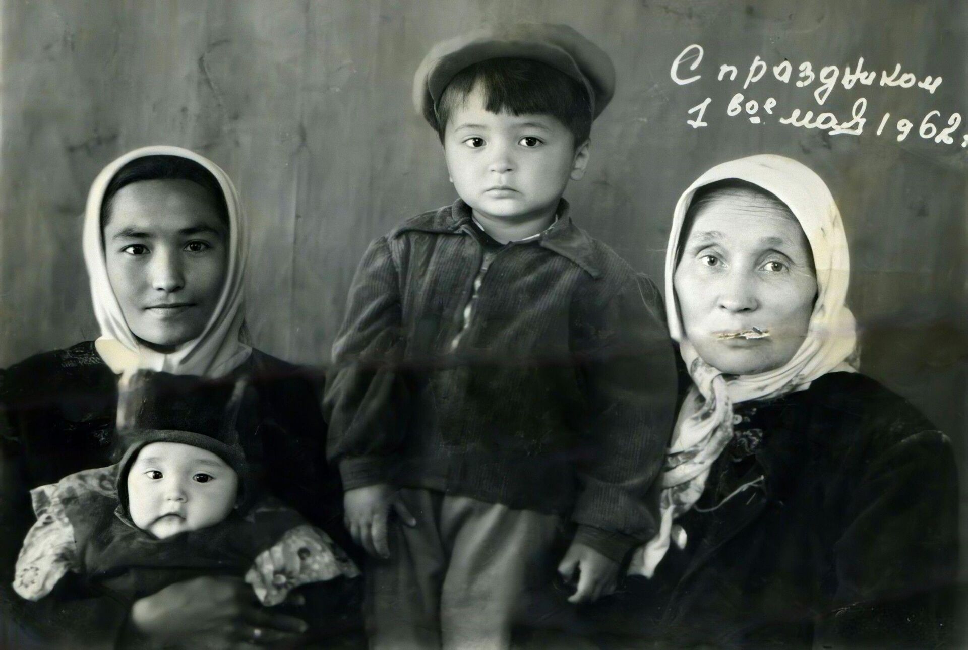 Кыргызский юморист, пародист Кумондор Абылов - Sputnik Кыргызстан, 1920, 25.05.2024