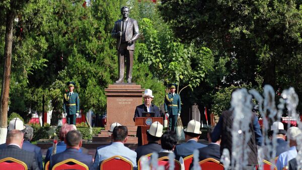Открытие памятника Насирдину Исанову в Оше - Sputnik Кыргызстан