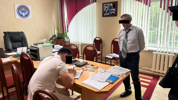 Задержание директора школы в Бишкеке  - Sputnik Кыргызстан