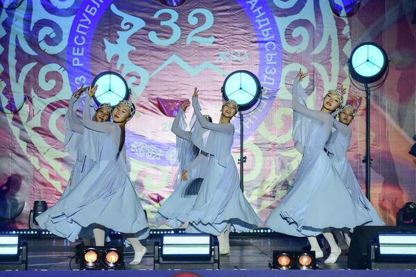 Выступление танцевального коллектива - Sputnik Кыргызстан