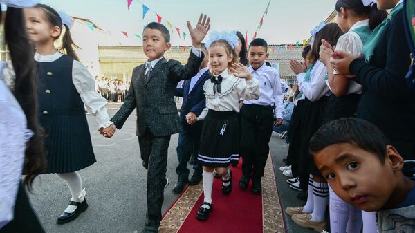 Бишкекте биринчи класска 20 миң окуучу барды - Sputnik Кыргызстан