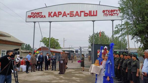 Возобновление работы двух пропускных пунктов на кыргызско-узбекской границе  - Sputnik Кыргызстан