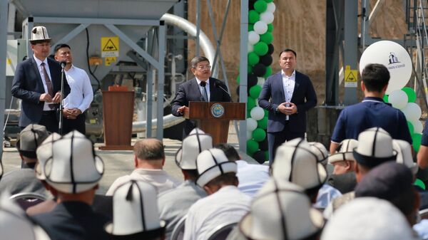 Церемония открытия частного асфальтобетонного завода в Кара-Суу - Sputnik Кыргызстан