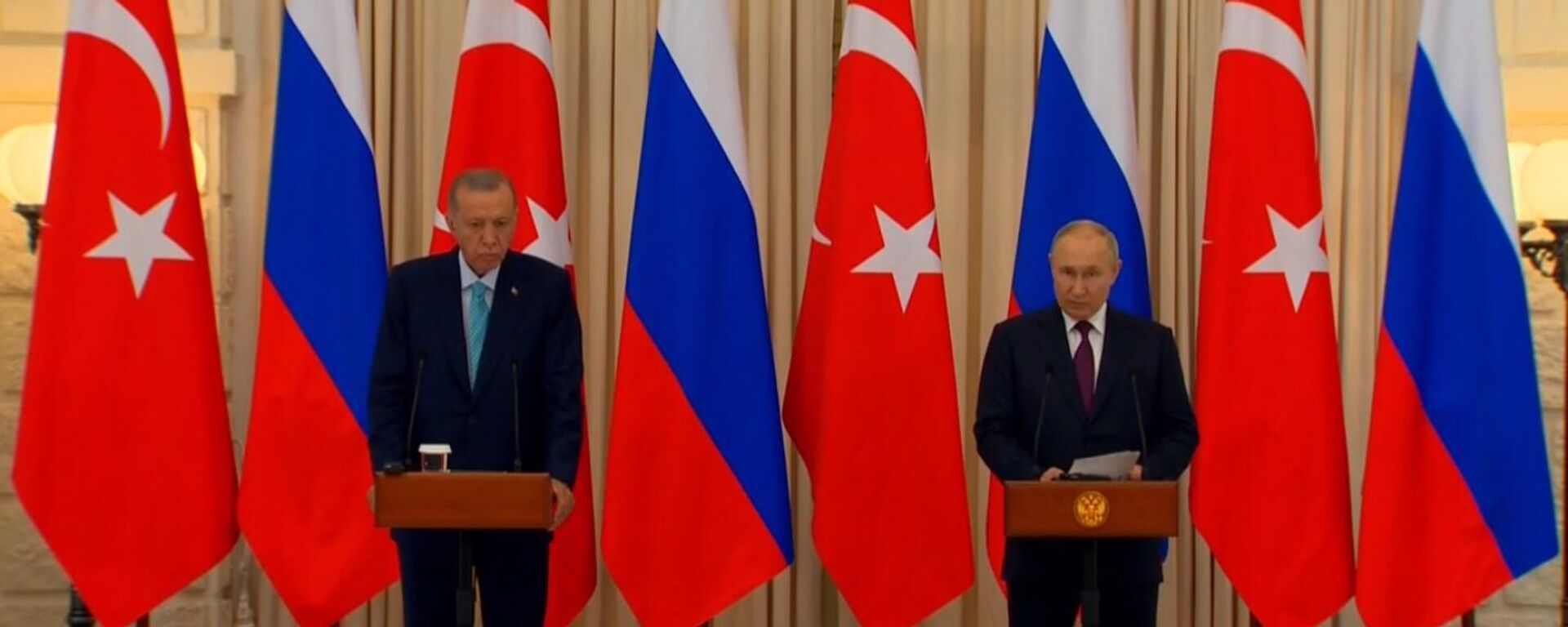 Путин и Эрдоган дают пресс-конференцию по итогам встречи в Сочи - Sputnik Кыргызстан, 1920, 04.09.2023