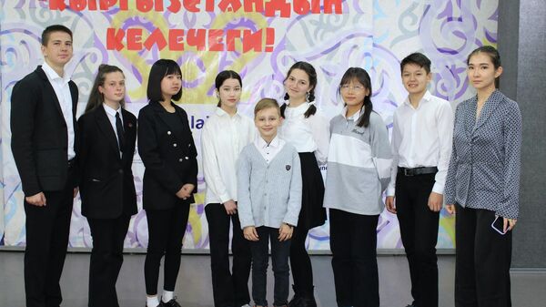 Участники Международного конкурса Живая классика в Кыргызстане. Архивное фото - Sputnik Кыргызстан