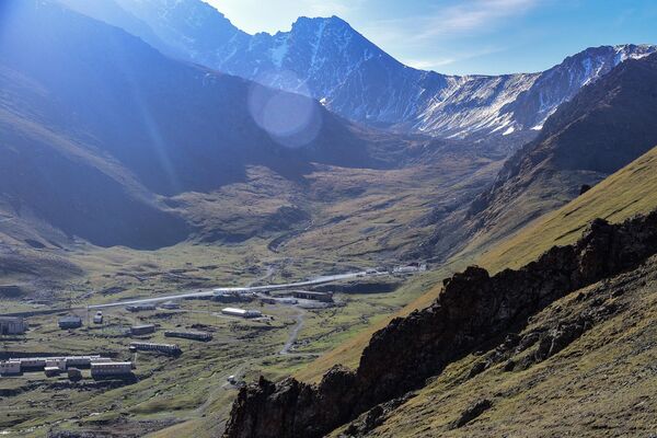 Вид на перевал Тоо-Ашуу на пути в Суусамырскую  долину - Sputnik Кыргызстан