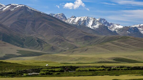 Горы в Суусамырской долине во время хорошей погоды - Sputnik Кыргызстан