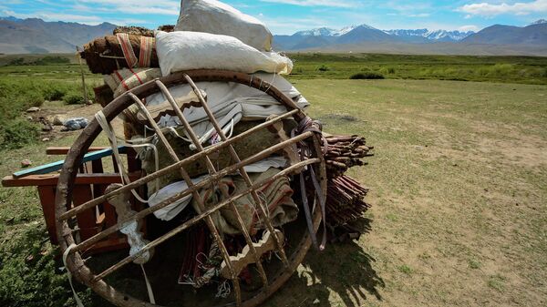 Собранная юрта на стойбища кочевников в Суусамырской долине. Архивное фото - Sputnik Кыргызстан