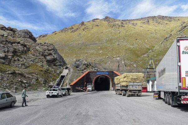 Көлбаев атындагы тоннель 3 500 метр бийиктикте жайгашкан - Sputnik Кыргызстан