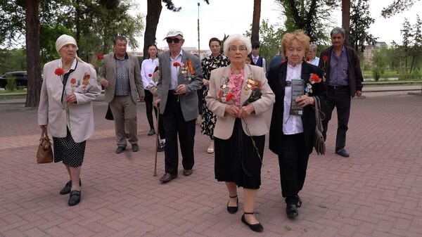 В Бишкеке почтили память жертв блокады Ленинграда — видео - Sputnik Кыргызстан