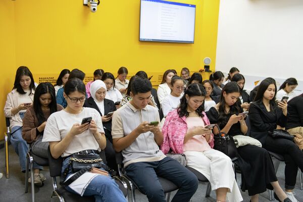 Студенты создают свой канал в Telegram - Sputnik Кыргызстан