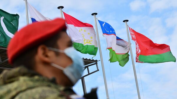 Государственные флаги во время антитеррористических учений стран – членов ШОС. Архивное фото - Sputnik Кыргызстан