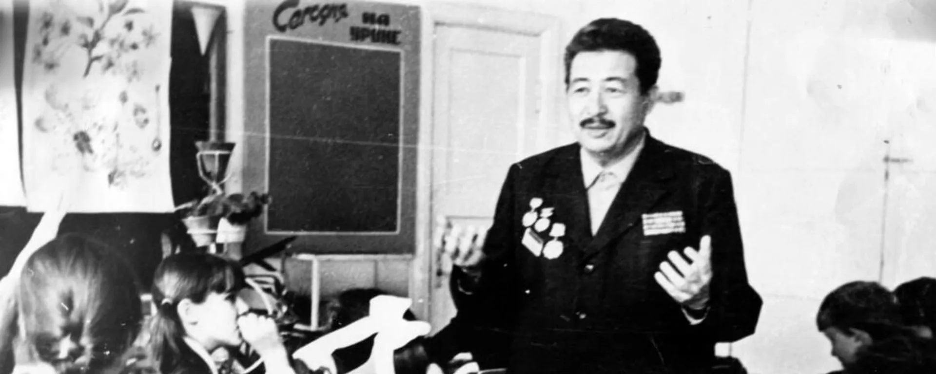 Акын жана талантуу котормочу Түмөнбай Байзаков - Sputnik Кыргызстан, 1920, 09.09.2023