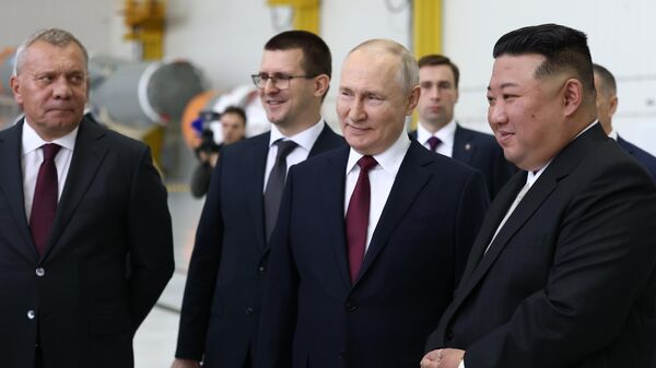 Президент РФ Владимир Путин и председатель Государственного совета КНДР Ким Чен Ын - Sputnik Кыргызстан