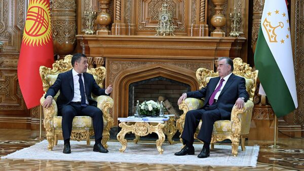 Президент Садыр Жапаров встретился с президентом Таджикистана Эмомали Рахмоном - Sputnik Кыргызстан