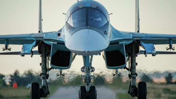 Истребитель-бомбардировщик Су-34. Архивное фото - Sputnik Кыргызстан