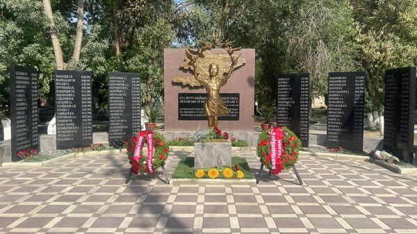 Открытие мемориала посвященное памяти жертв пограничных инцидентов в Баткене - Sputnik Кыргызстан
