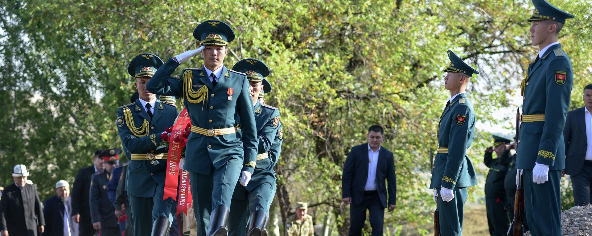 Митинг-реквием посвященный конфликту на границе с Таджикистаном - Sputnik Кыргызстан, 1920, 16.09.2023