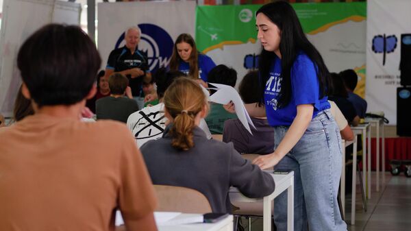 Открытие российско-кыргызской физико-математической школы на Иссык-Куле  - Sputnik Кыргызстан