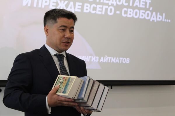 Центр по популяризации творческого наследия и гуманистических идей Айтматова был открыт 16 сентября по случаю 95-летия со дня рождения писателя - Sputnik Кыргызстан