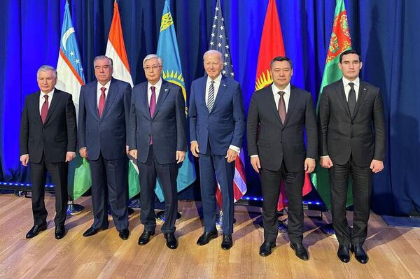 Открыл саммит глава США Джо Байден, после чего выступили все президенты стран Центральной Азии. - Sputnik Кыргызстан