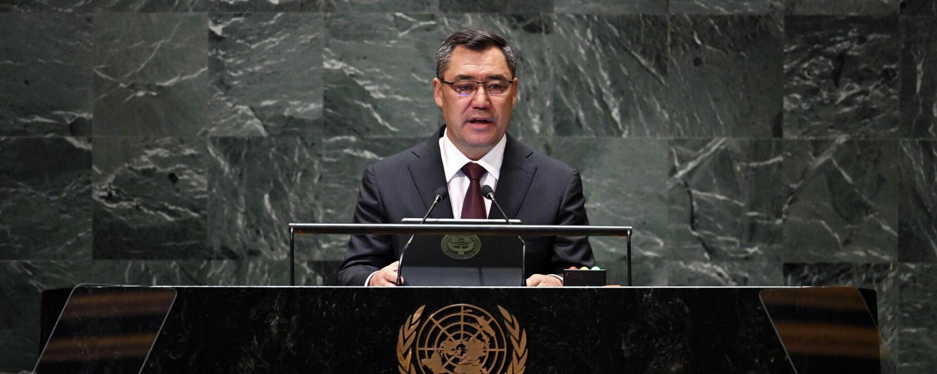 Садыр Жапаров выступил на общих дебатах 78-й сессии Генеральной Ассамблеи ООН, проходящей в Нью-Йорке - Sputnik Кыргызстан, 1920, 20.09.2023