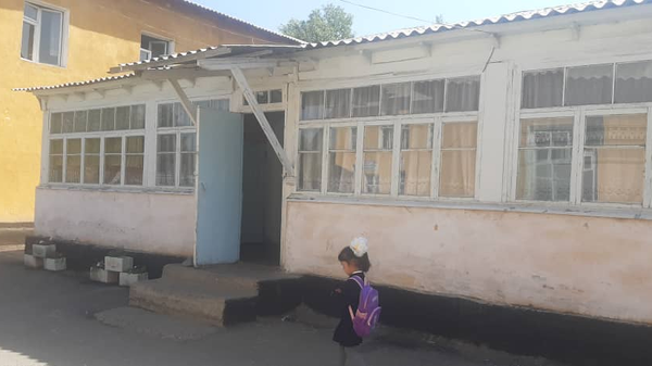 Школа в селе Баш-Булак Кара-Суйского района. Архивное фото  - Sputnik Кыргызстан