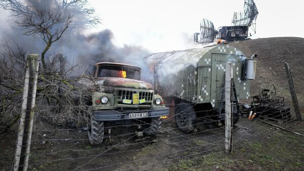 Поврежденные радары и другое оборудование на украинском военном объекте. Архивное фото - Sputnik Кыргызстан