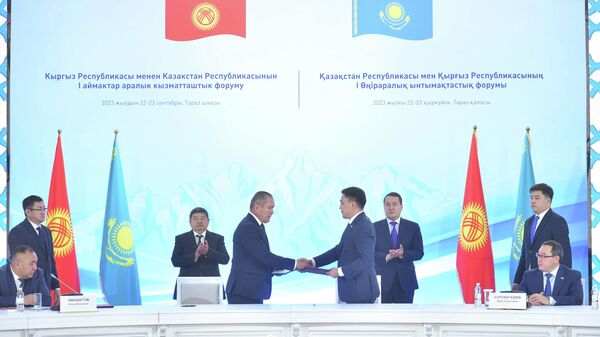 11-е заседание Межправительственного совета Кыргызстана и Казахстана в Таразе - Sputnik Кыргызстан