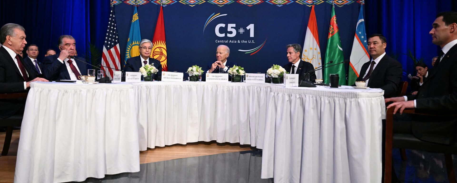 Президент США Джо Байден и госсекретарь США Энтони Блинкен участвуют во встрече c президентами стран Центральной Азии 5+1 - Sputnik Кыргызстан, 1920, 27.09.2023