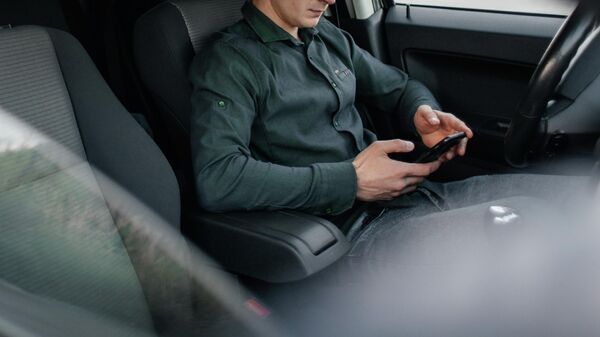 Использование смартфона в автомобиле - Sputnik Кыргызстан