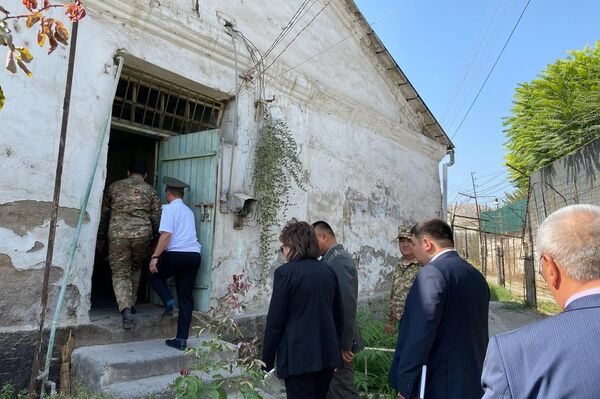 Омбудсмен Джамиля Джаманбаева посетила СИЗО-5 в городе Оше - Sputnik Кыргызстан