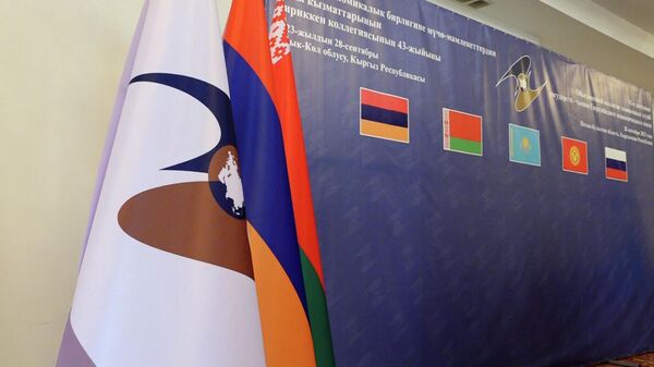 Повлияли ли санкции на сбор таможенных платежей в ЕАЭС — видео - Sputnik Кыргызстан
