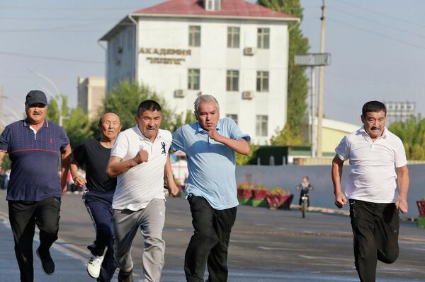 Забег провели на четырех дистанциях: 400, 500, 1 500, 2 200 метров - Sputnik Кыргызстан