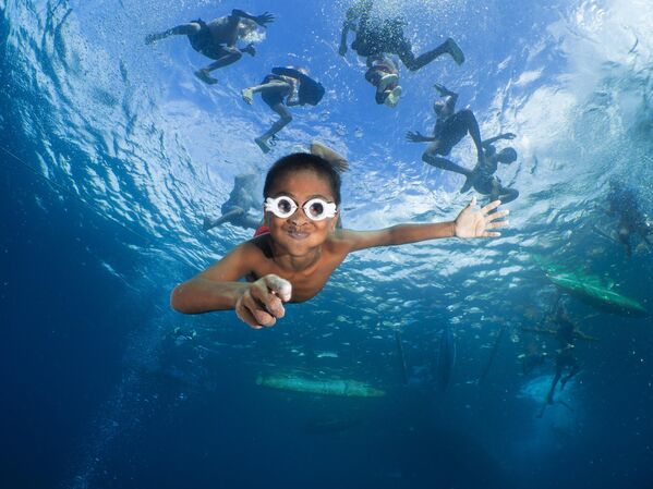 Индонезийские дети ныряют на глубину в самодельных очках - Sputnik Кыргызстан